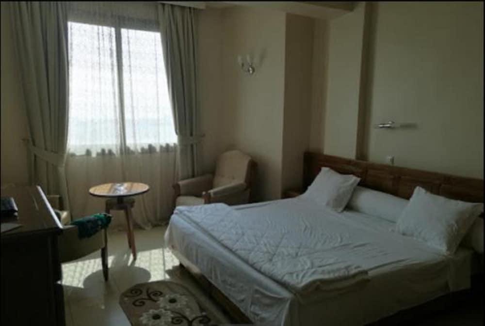 Cristal Hotel Bejaia Bagian luar foto